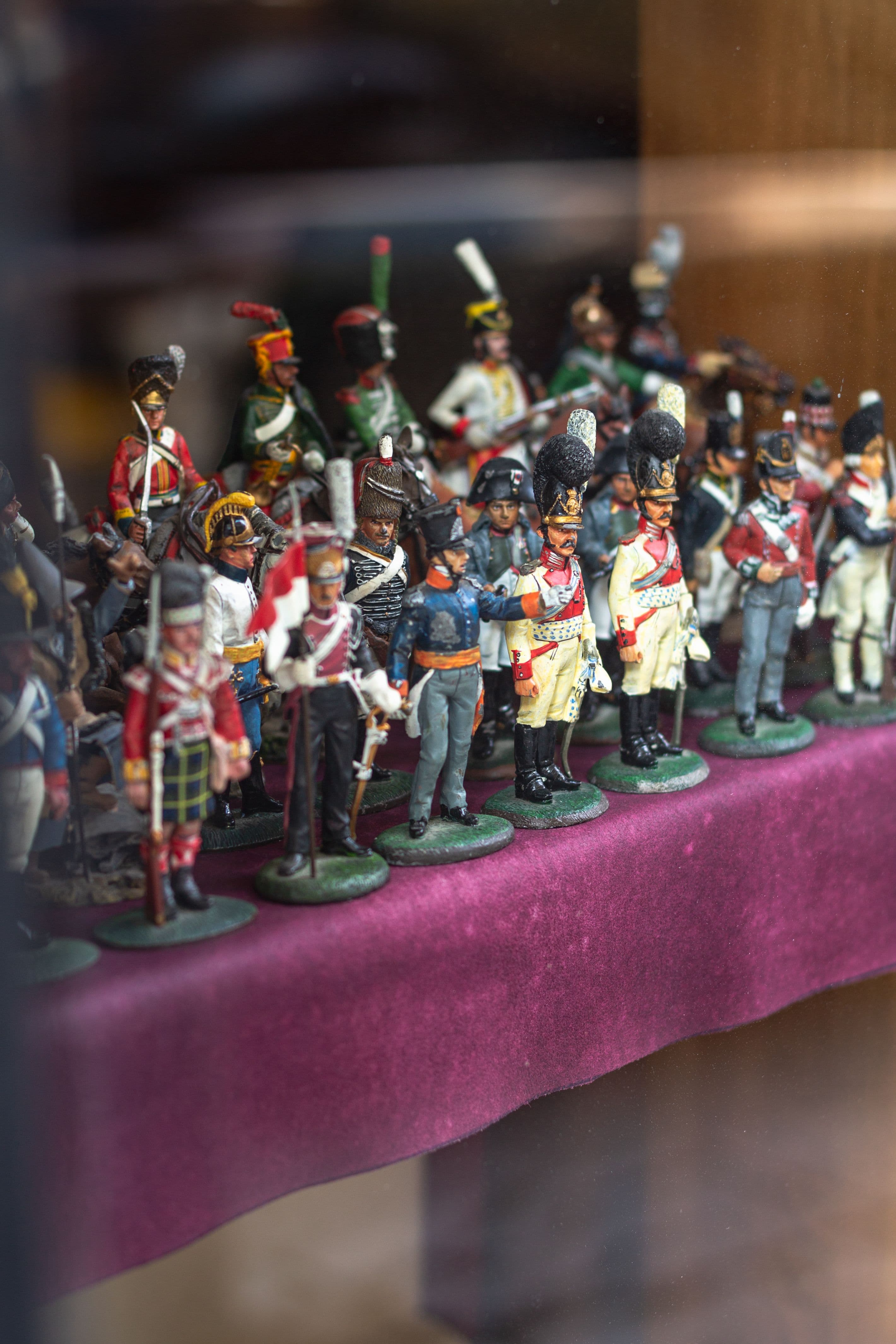 Figurines & Collectibles